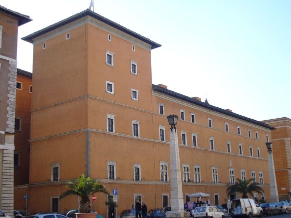 1200px-Borgo_-_palazzo_dei_Penitenzieri_1150682